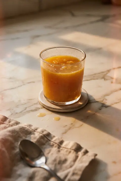 200 ml of fresh orange juice with a little pulp in a clear tumbler